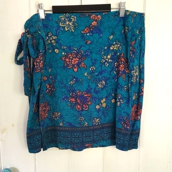Maurices Bright Floral Faux Wrap Skirt Size XL - Picture 2 of 7